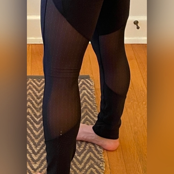 Chic lululemon mesh leggings - Picture 2 of 8